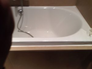 La bañera con el canto oxidado se puede reparar