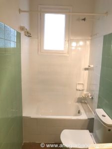 Bañera y azulejos esmaltados